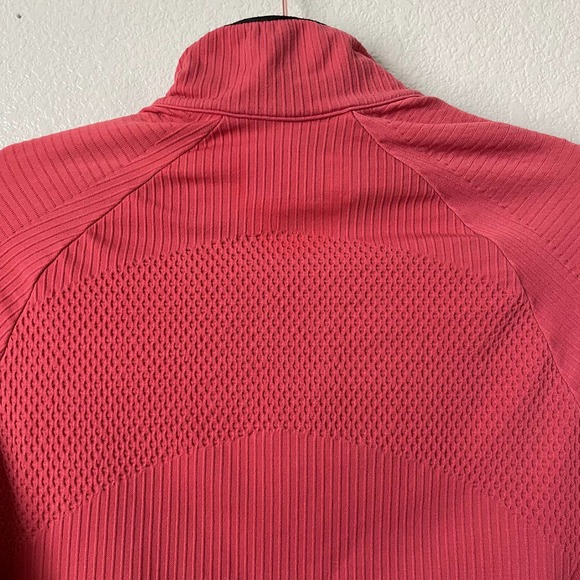 Athleta Jacket Womens Medium Red Flurry Force Puffer Quilted Primasoft Stretchy - Picture 9 of 12